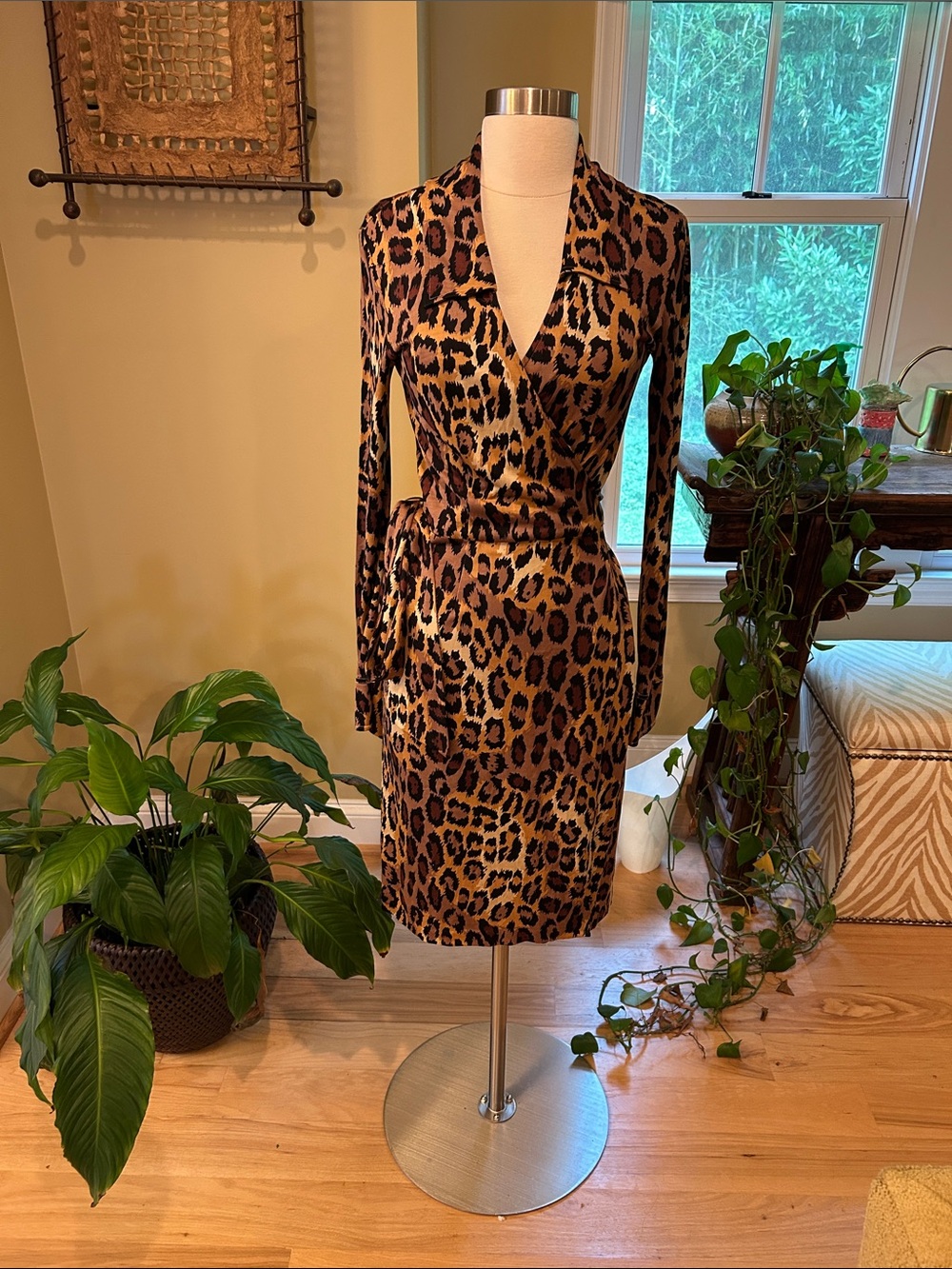 Vintage Y2K DVF Diane von Furstenberg Leopard Silk Wrap Dress Size 8 - Picture 2 of 11